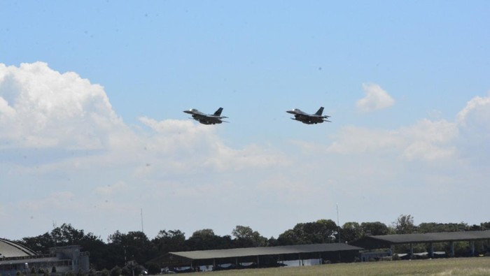 Tiga F-16 Terbang di Langit Jakarta, TNI AU Ungkap Tujuannya