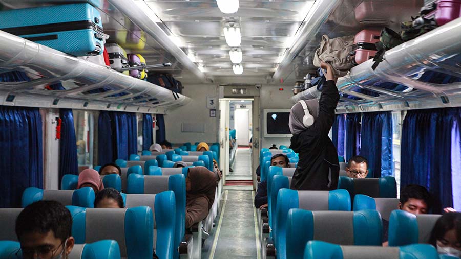 Curhat Bersebelahan dengan Pria di Kereta Viral, Tanggapan Penumpang Ini Jadi Sorotan